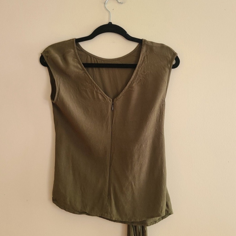 Express Top - Picture 2 of 5